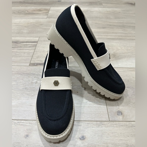 Vivaia Black and Cream Round-Toe Platform Chunky Heel Loafers - Picture 2 of 5